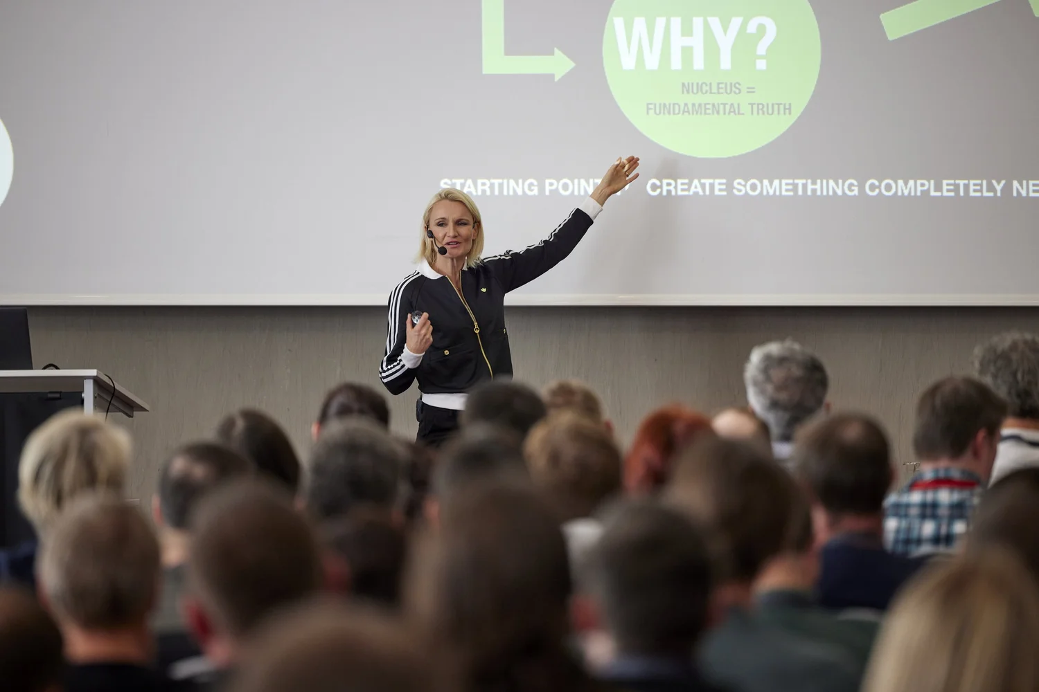 Henriette Hochstein-Frädrich Keynote »Why? Fundamental Truth« – Vortrag zu First-Principle-Denken, Purpose und Innovation