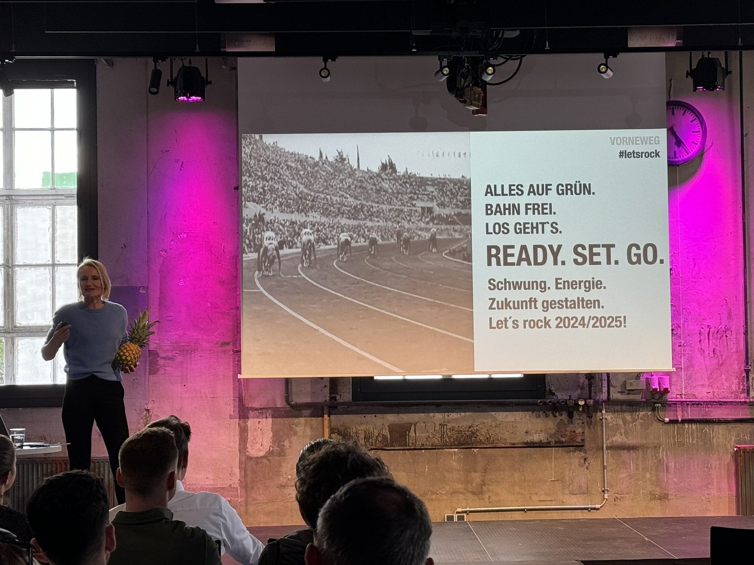Keynote &bdquo;Von der Kunst, bergab zu rennen&ldquo; · Advanced UniByte · Sales Kick-Off · Motorworld Metzingen · Slide &bdquo;Ready. Set. Go.&ldquo; · Bild 3/5