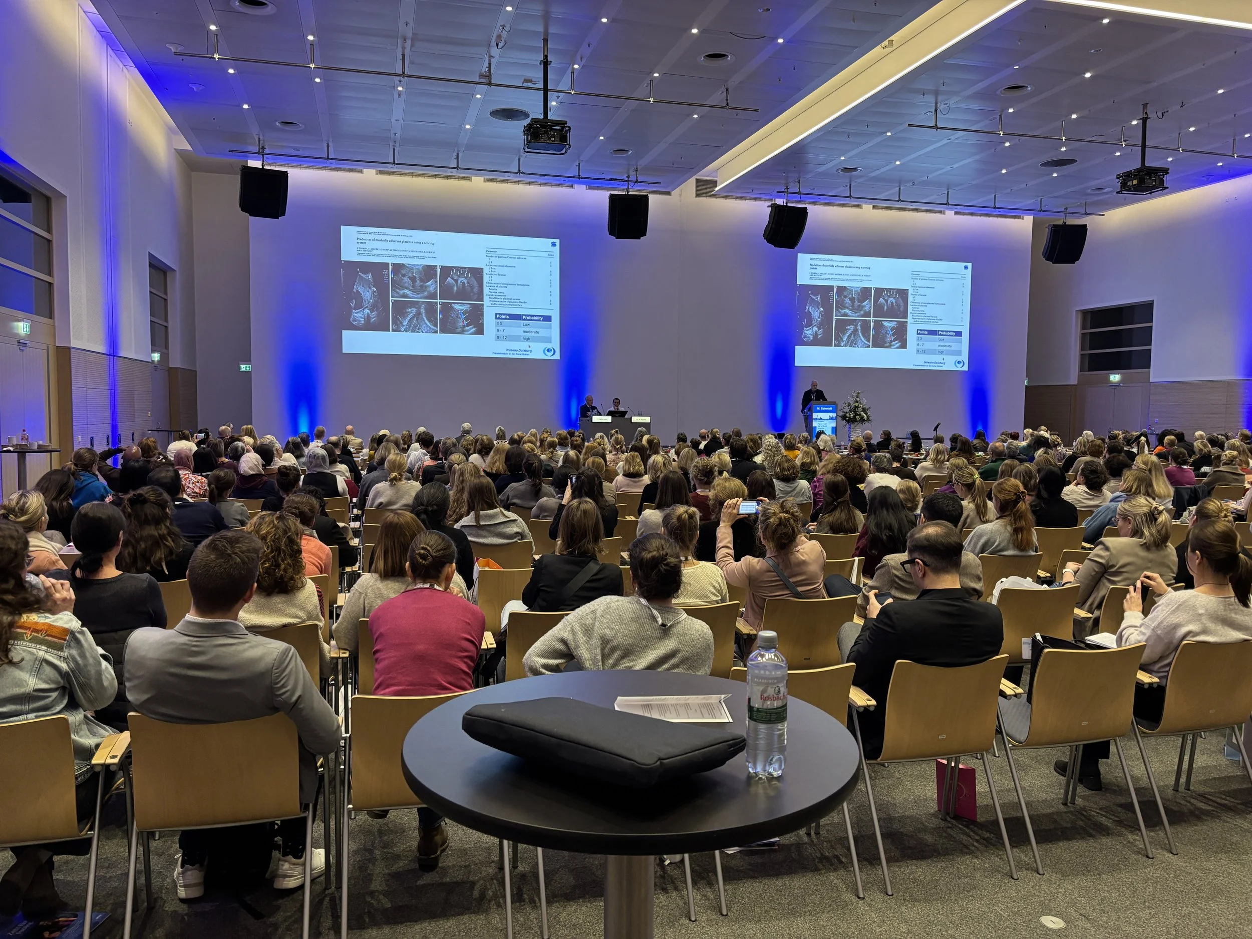 Henriette Hochstein-Frädrich beim Festvortrag „Gibt es eine Alternative zum Altern?“ auf dem 13. Kongress Gynäkologie und Geburtshilfe in Frankfurt am Main