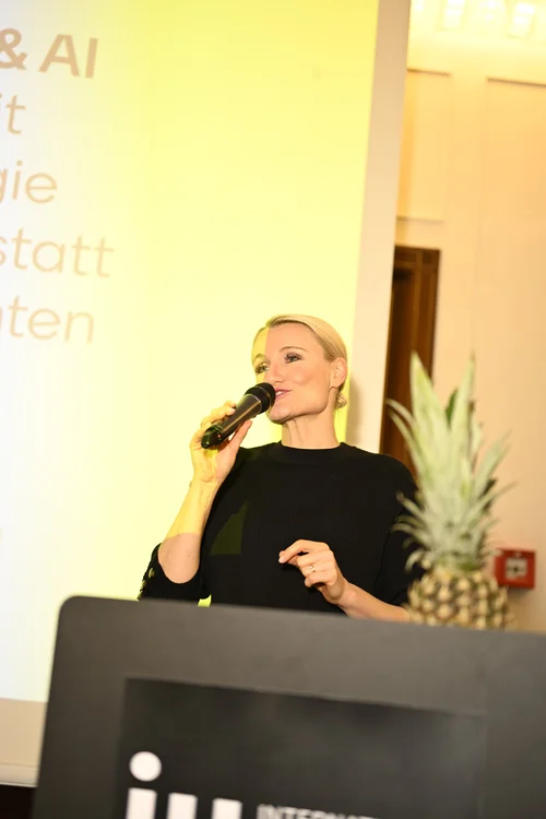 Henriette Hochstein-Frädrich Keynote-Speakerin – Kommunikation, Storytelling und die Kraft der Sprache