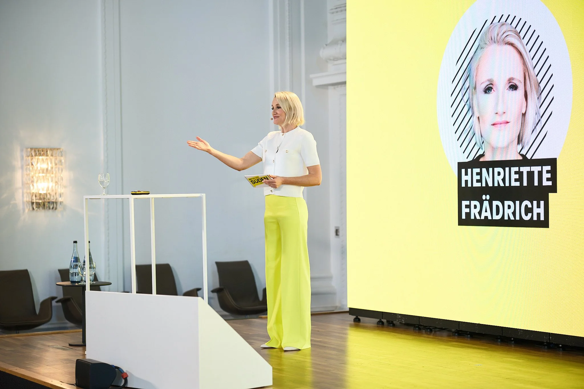 Eventmoderatorin Henriette Frädrich