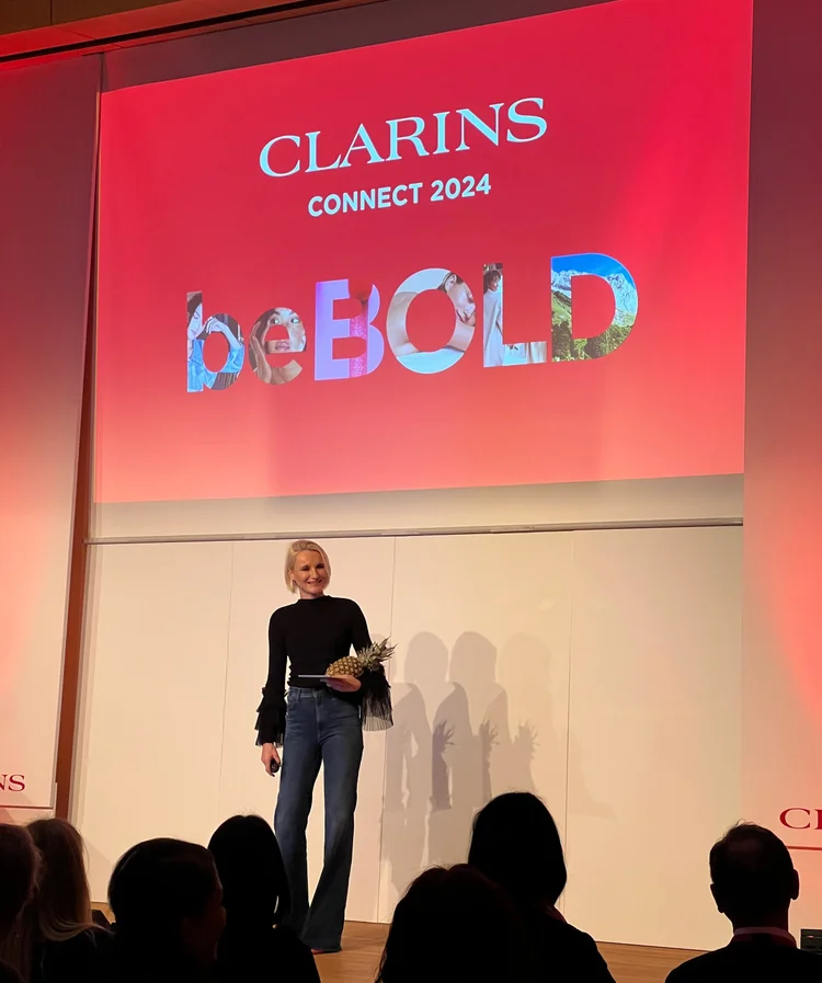 Henriette Hochstein-Frädrich als Keynote-Speakerin bei Clarins Connect 2024 »be BOLD« – Vortrag zu Mut, Führung und Empowerment