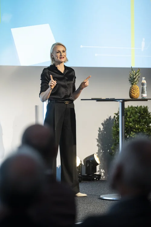 Henriette Hochstein-Frädrich Keynote-Vortrag zu Führung, Zusammenarbeit und Team-Kommunikation