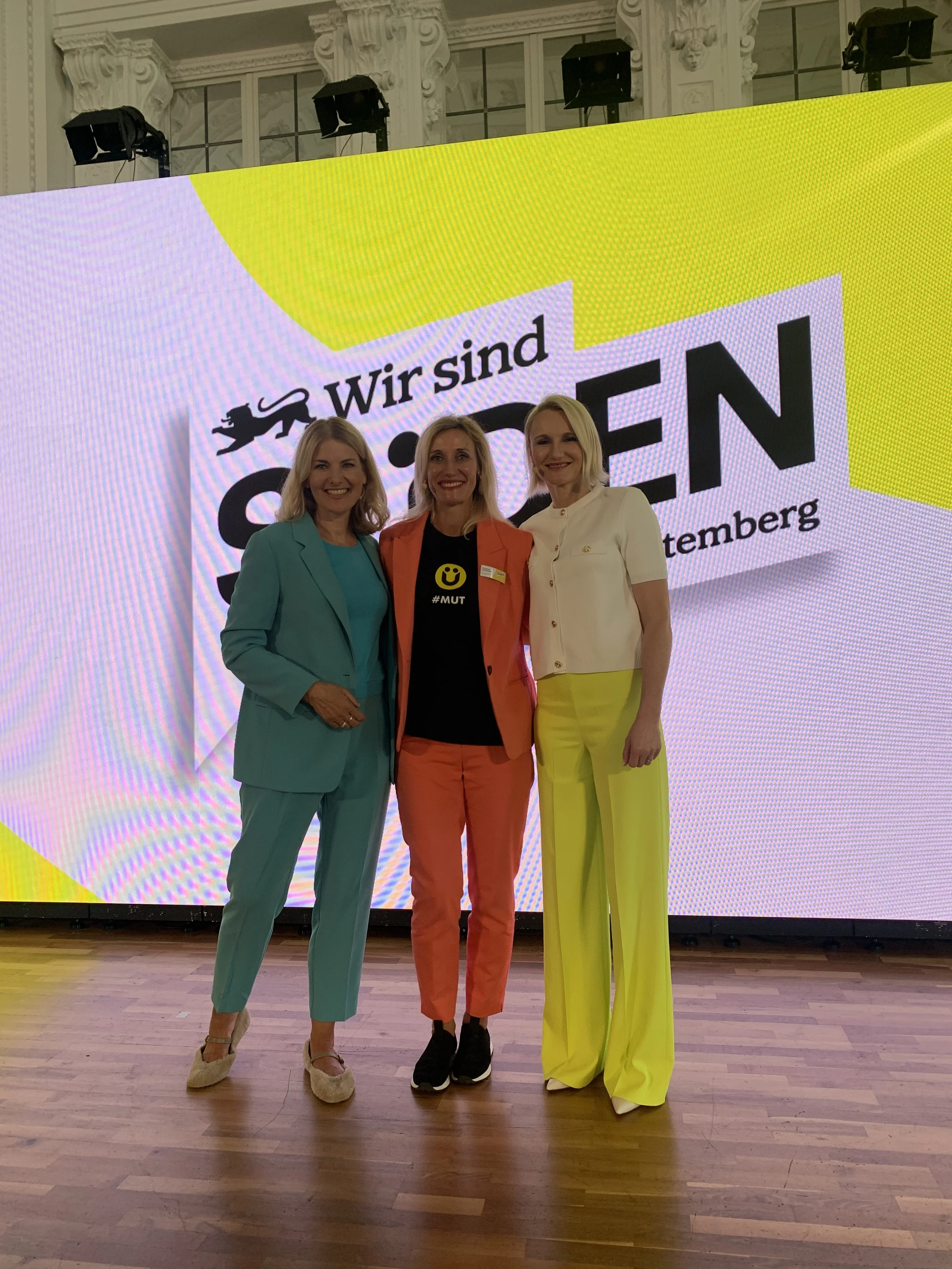 Starke Frauen, starke Impulse: Keynote-Speakerin Susanne Nickel, TMBW-Geschäftsführerin Christine Schönhuber und Moderatorin Henriette Frädrich.