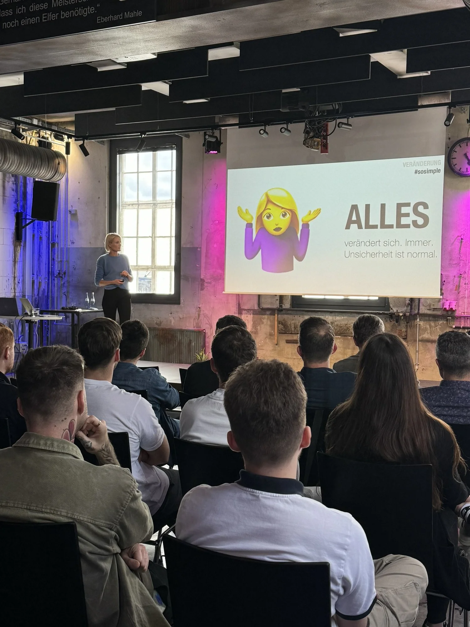 Keynote &bdquo;Von der Kunst, bergab zu rennen&ldquo; · Advanced UniByte · Sales Kick-Off · Motorworld Metzingen · Slide &bdquo;Alles&ldquo; · Bild 1/5